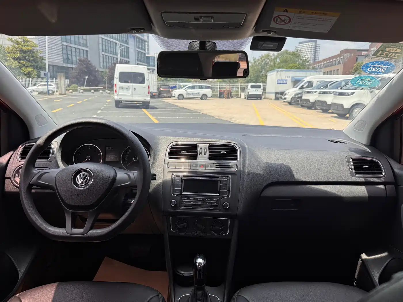 Volkswagen Polo 2014 1.6L Automatic Comfort Edition фото 11