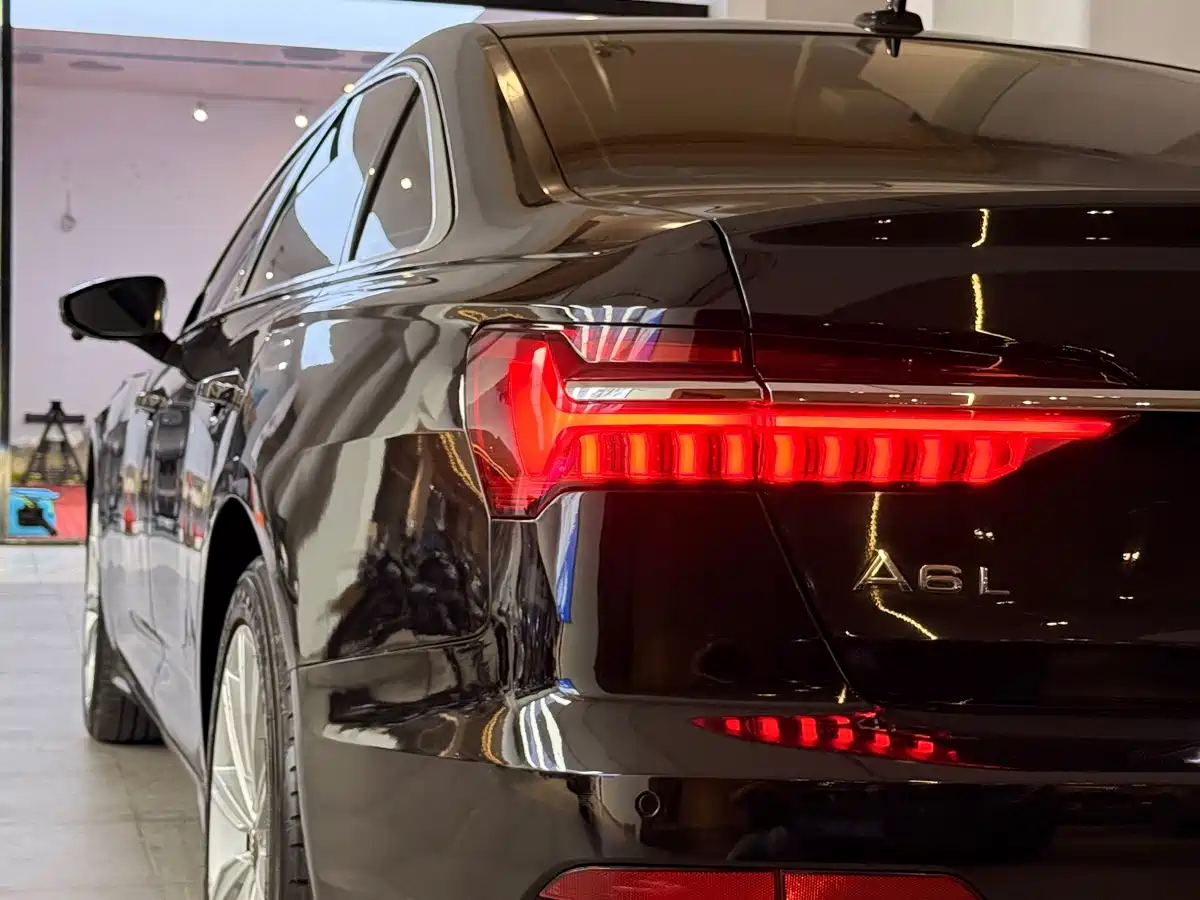 Photo 7 - Audi A6L