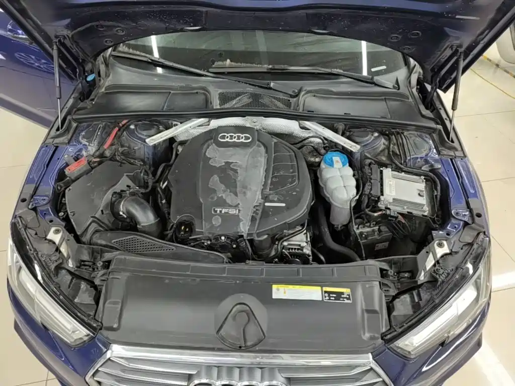 Фото 20 - Audi A4L