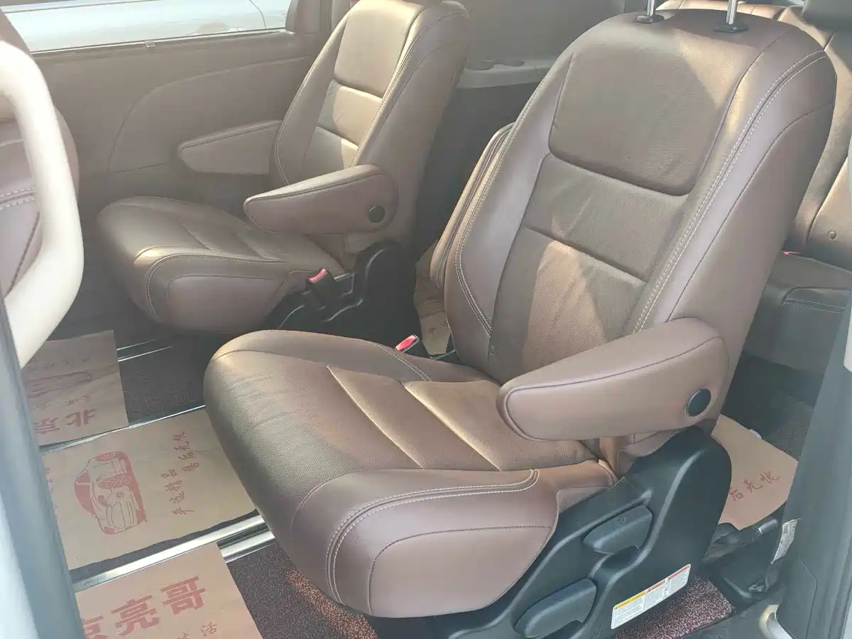 Toyota Sienna 2015 3.5L 4WD L фото 7