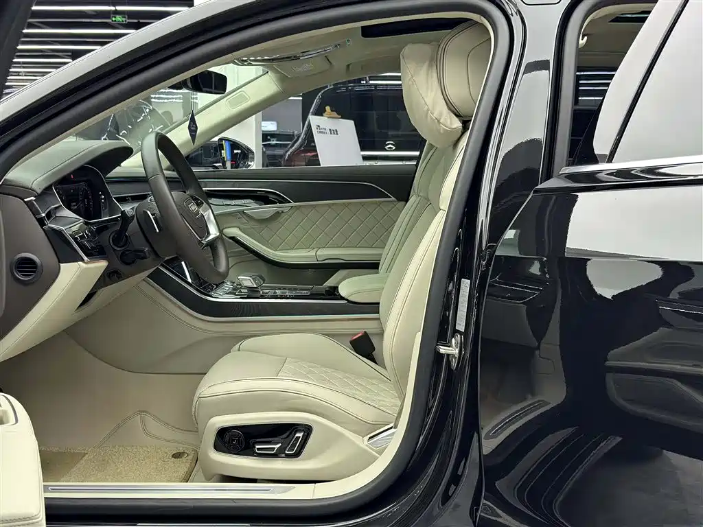Audi A8 2025 A8L Horch Founder Edition 55TFSI фото 6