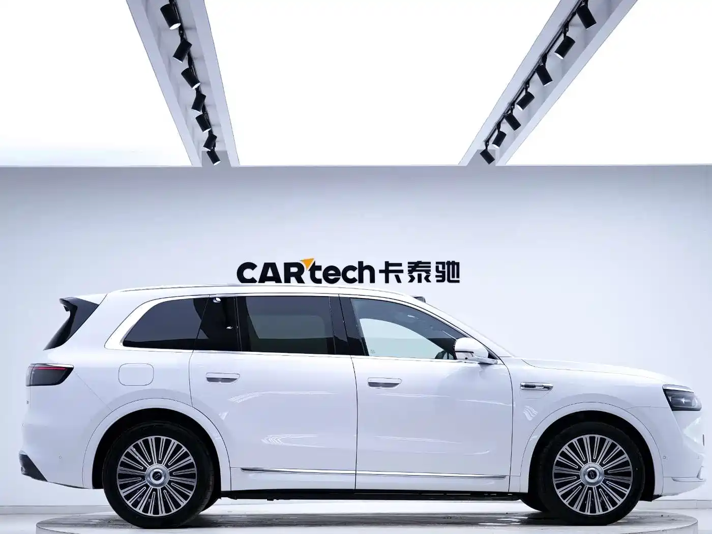 AITO Wenjie AITO M8 2025 Model Extended Range Ultra Edition 53.4kWh 5-Seater фото 5