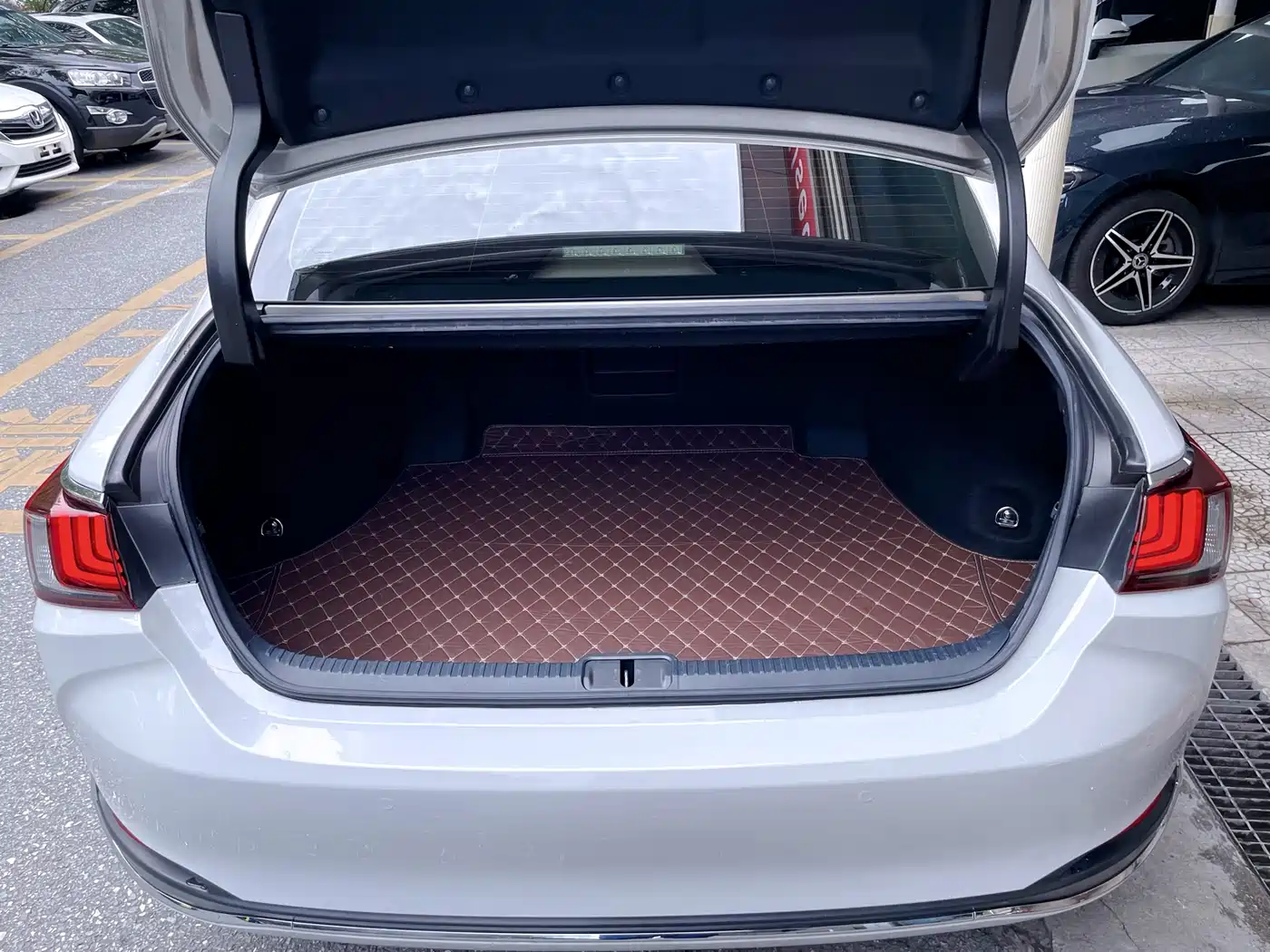 Lexus ES 2020 200 Excellence фото 10