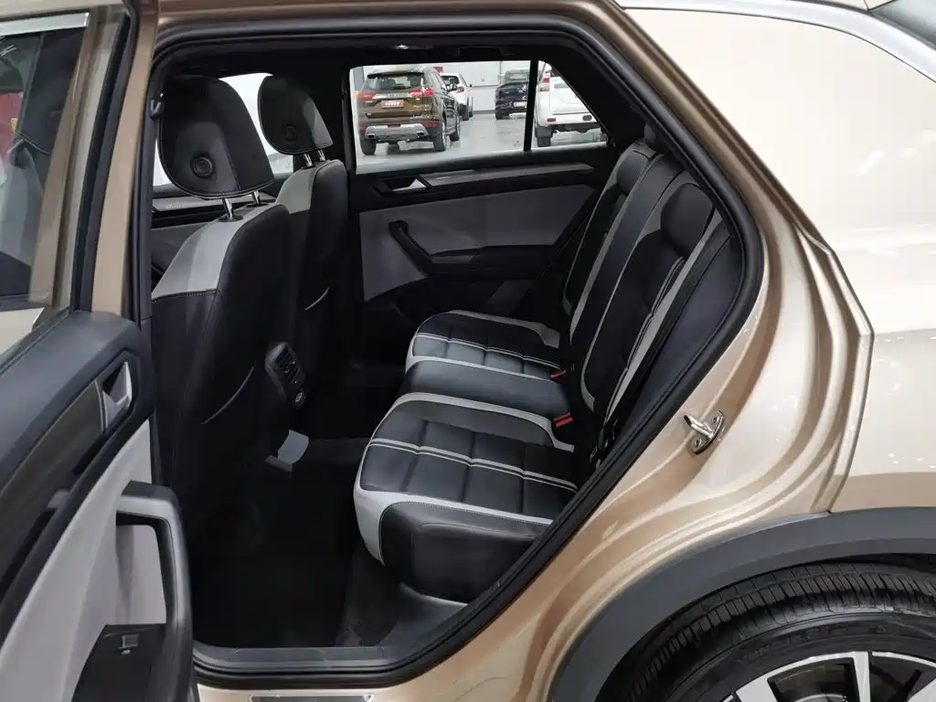 Photo 15 - Volkswagen T-ROC
