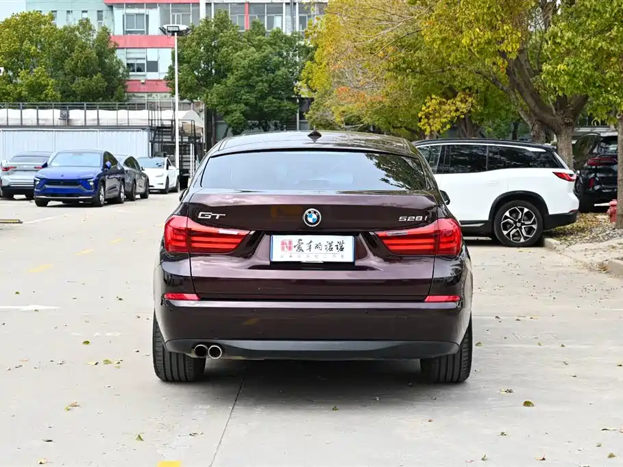 BMW 5 Series GT 2017 528i Leading Model фото 5