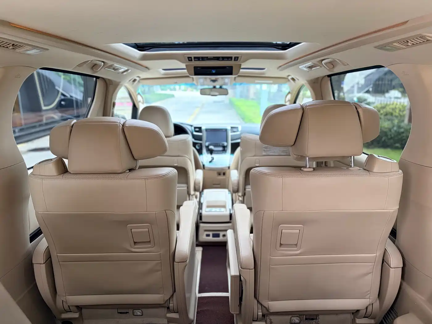 Toyota Alphard фото 10