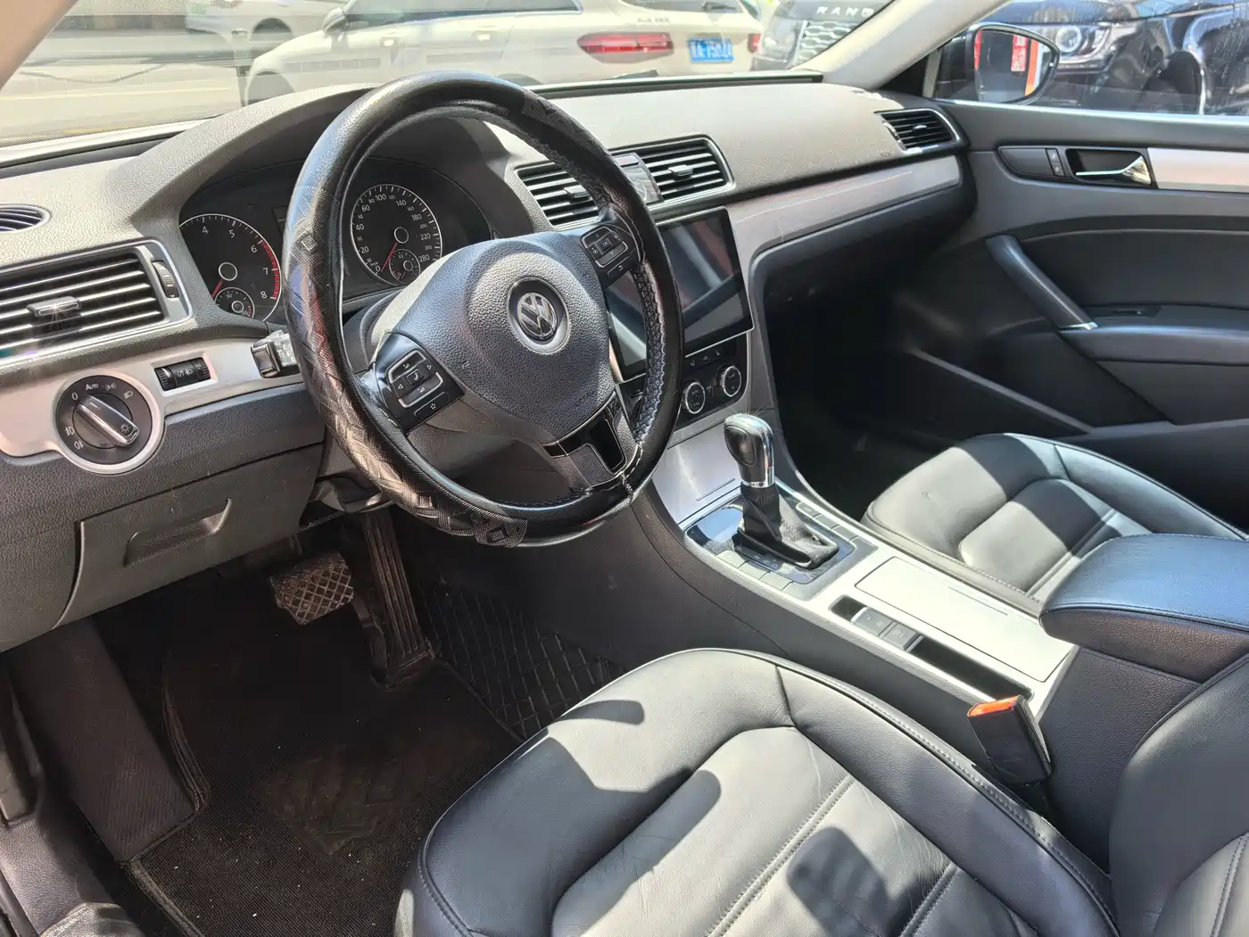 Volkswagen Passat 2015 1.8TSI DSG Honor Edition фото 9