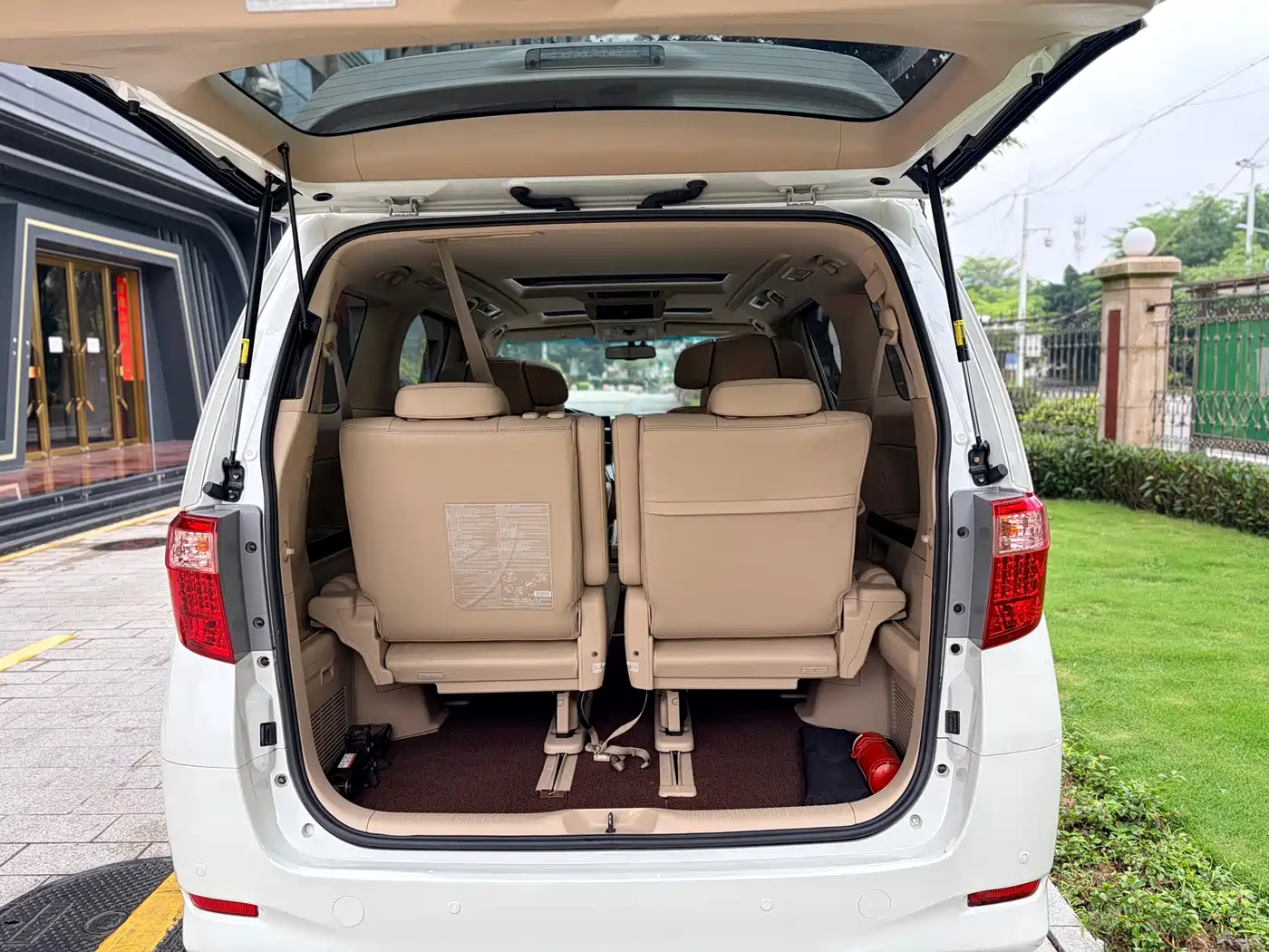 Toyota Alphard фото 9