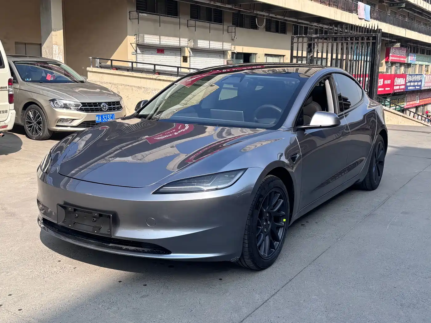 TESLA MODEL 3