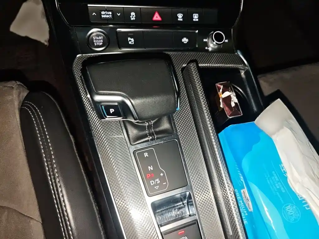 Фото 7 - Audi A6L