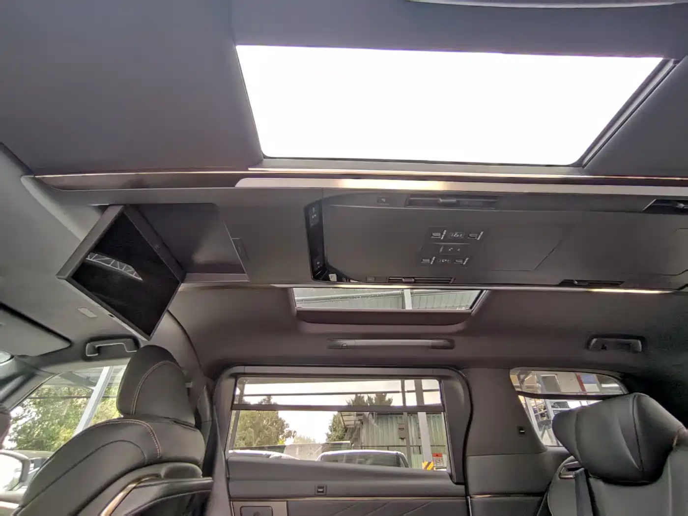 Toyota Alphard 2024 Hybrid 2.5L Ultimate Enjoyment Edition фото 9