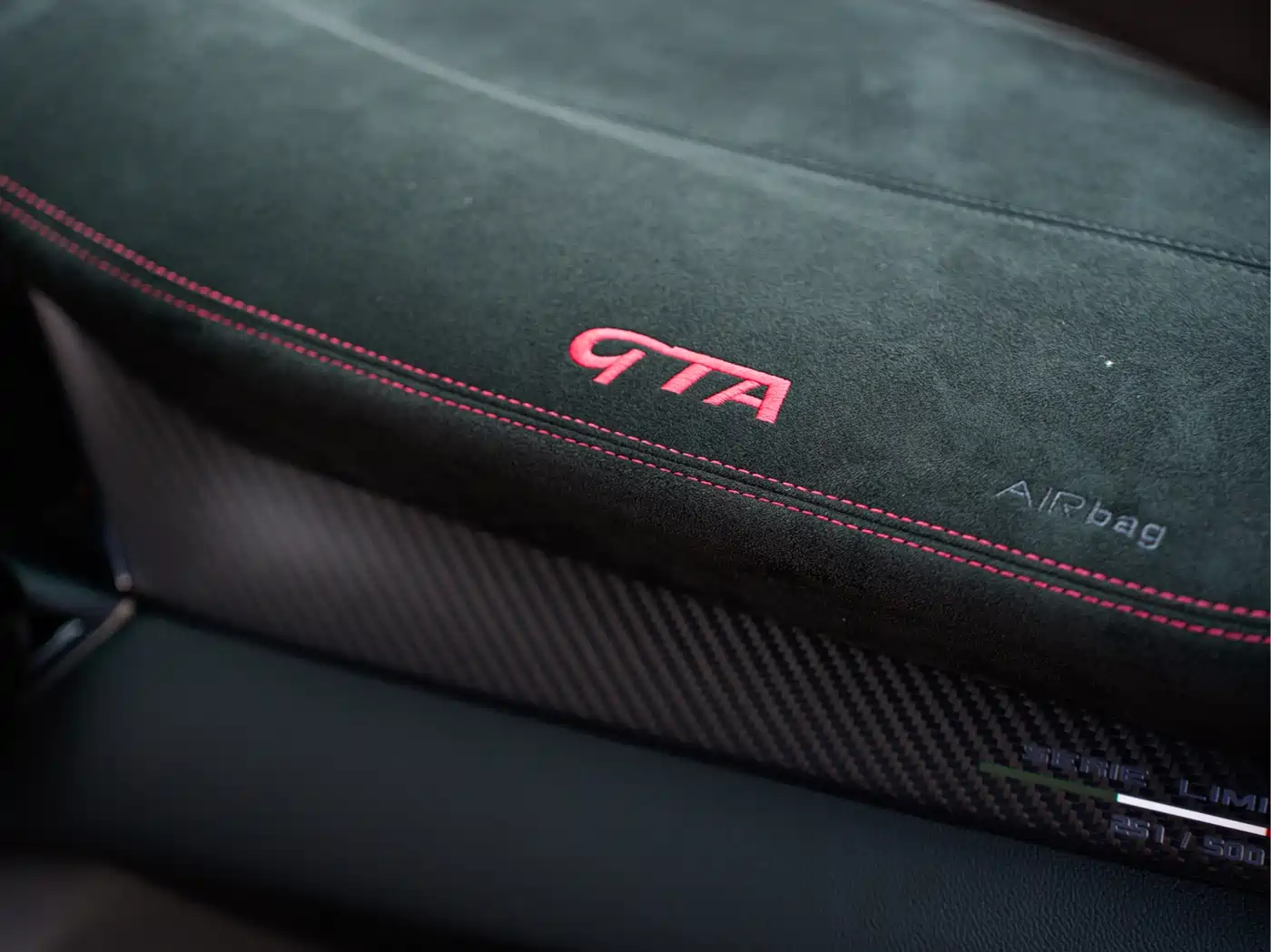 Alfa Romeo Giulia 2021 GTA фото 25