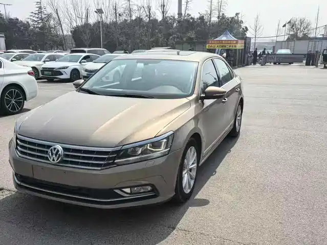VOLKSWAGEN PASSAT