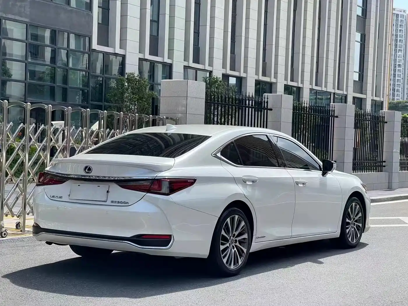 Фото 9 - Lexus ES