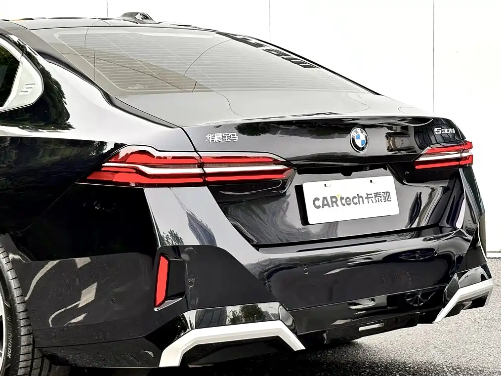 BMW 5 Series 2024 530Li Leading M Sport Package фото 12