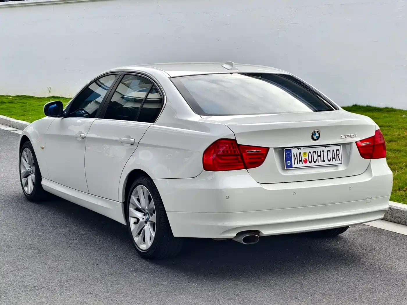 BMW 3 Series 2012 320i Luxury фото 8