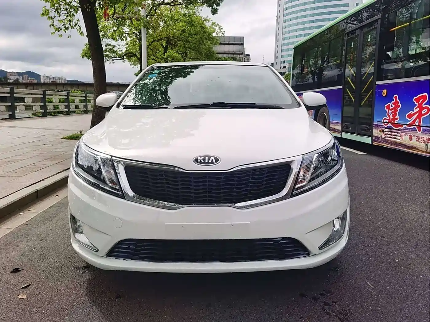 Kia K2 2012 Sedan 1.4L MT GLS Commemorative Edition фото 2