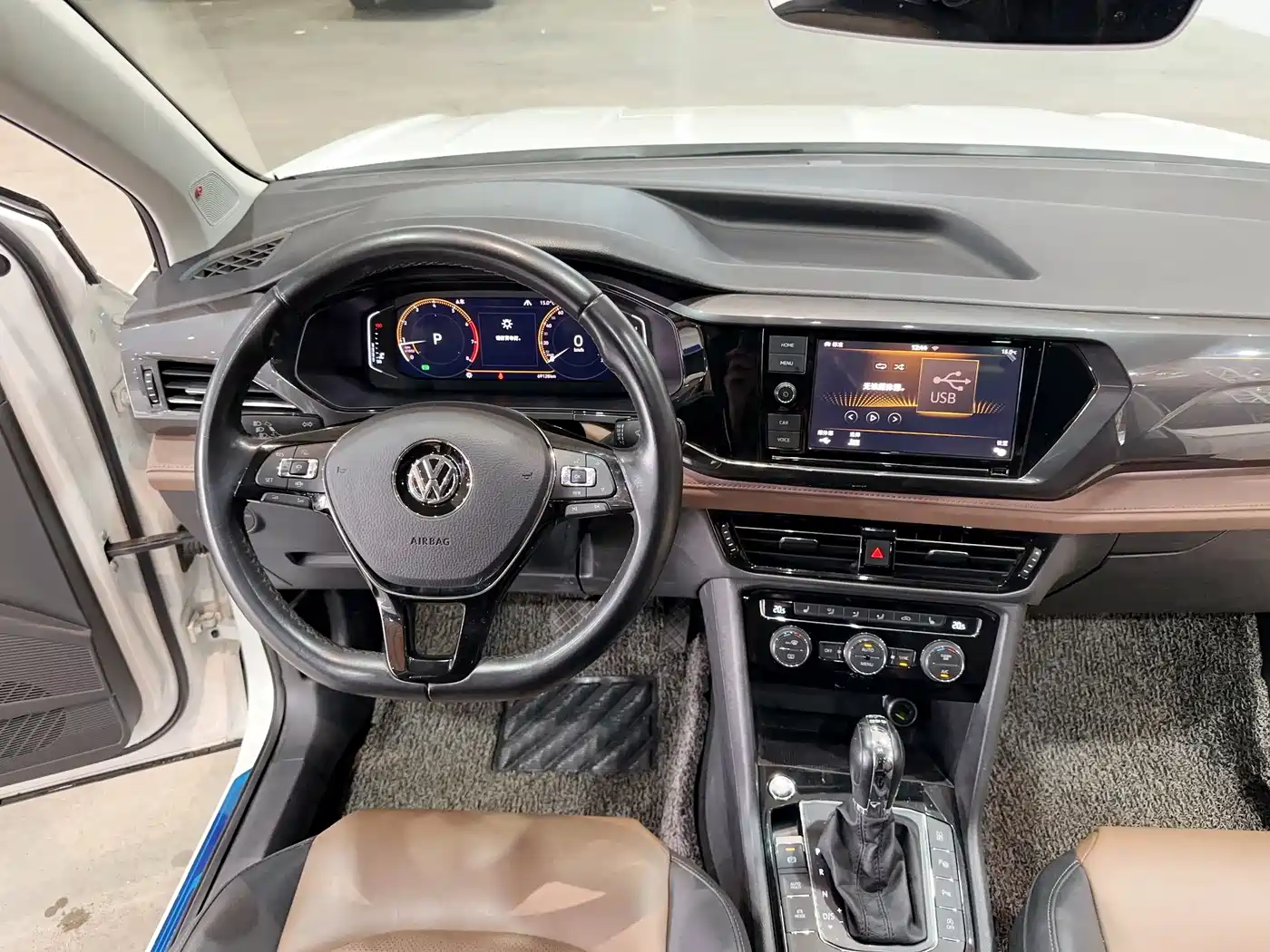 Volkswagen Tharu 2019 Model 280TSI 2WD Flagship Edition China VI фото 13