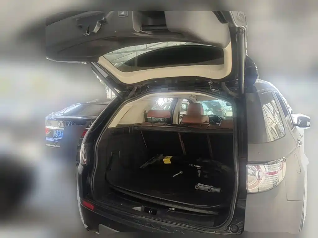 Land Rover Discovery Sport (Import) 2015 2015 2.0T SE
