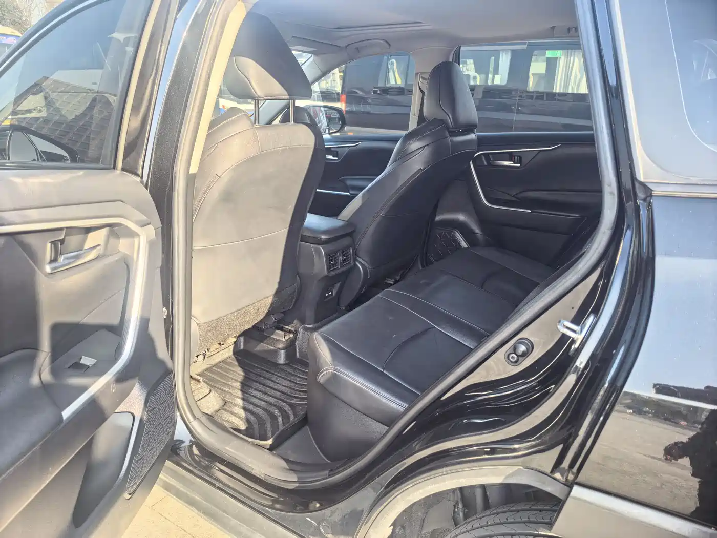 Toyota Wildlander 2021 Hybrid 2.5L E-CVT 2WD Luxury Edition фото 8