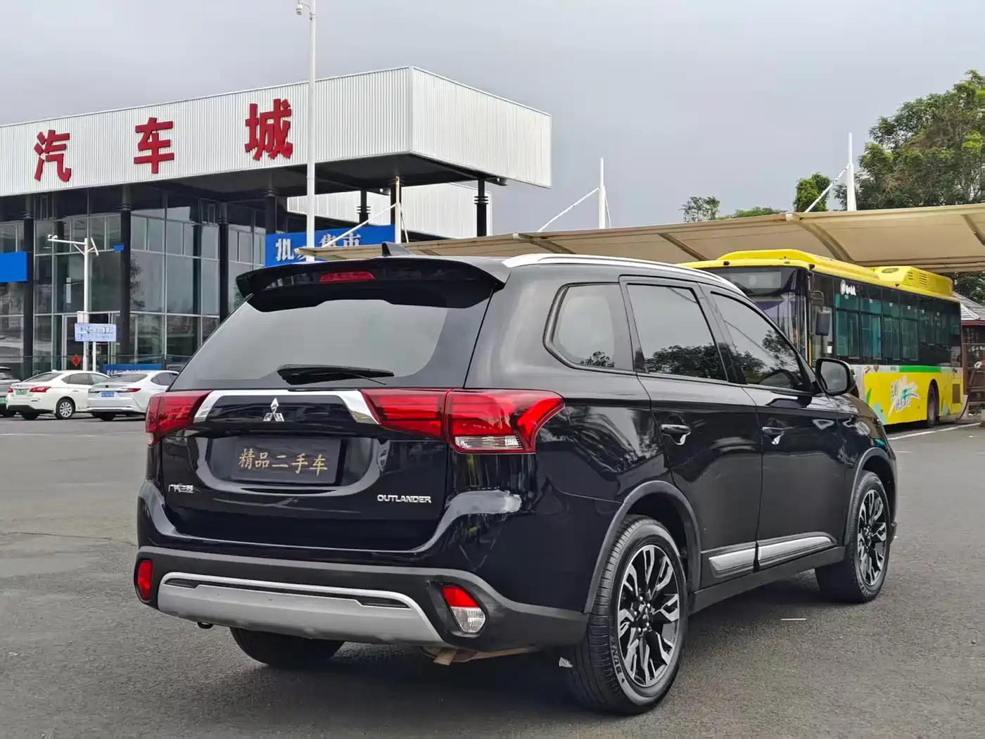 MITSUBISHI OUTLANDER