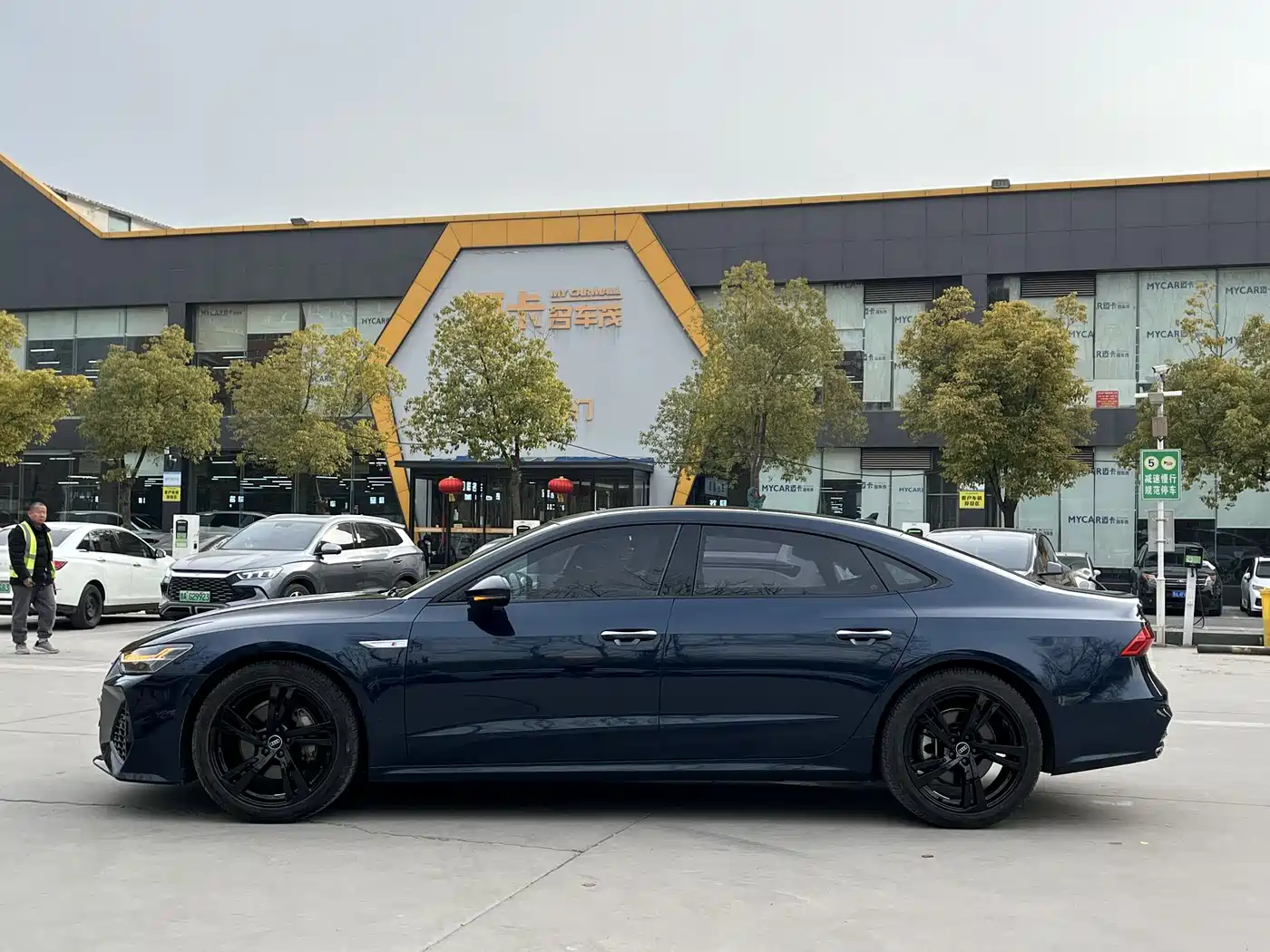 Audi A7L 2022 45 TFSI S-line Future Dream Edition фото 4