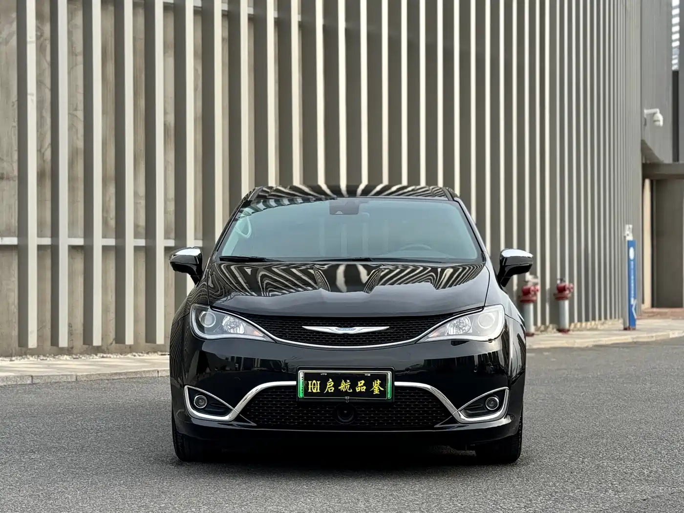 Chrysler Grand Caravan PHEV (Import) 2019 3.6L Plug-in Hybrid фото 2