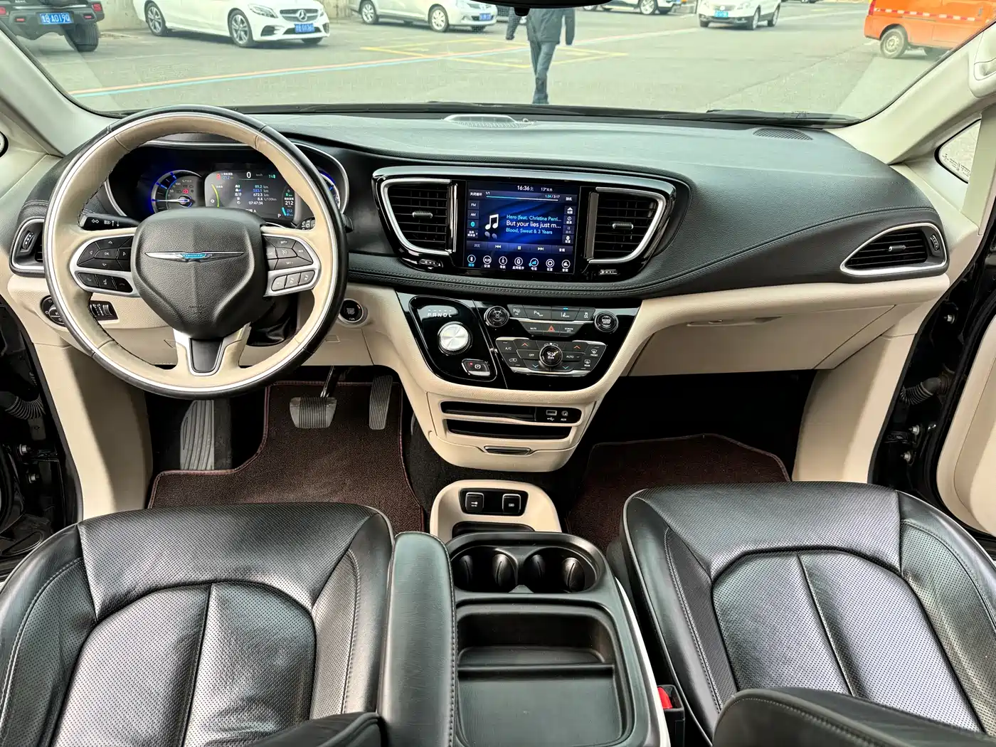 Chrysler Grand Caravan PHEV (Import) 2019 3.6L Plug-in Hybrid фото 4