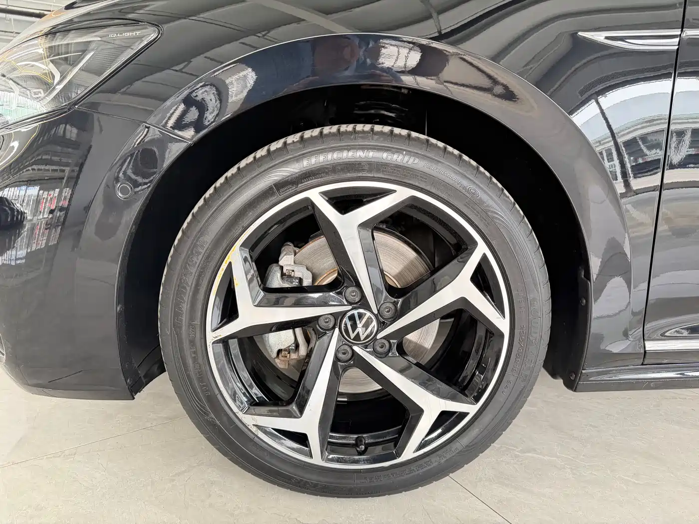 Volkswagen Passat 2023 330TSI Starlight Premium Edition фото 14