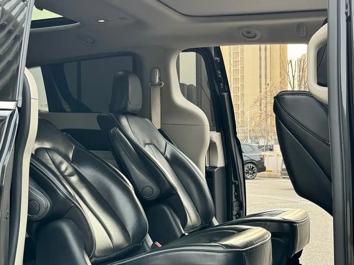 Chrysler Grand Caravan PHEV (Import) 2019 3.6L Plug-in Hybrid фото 8