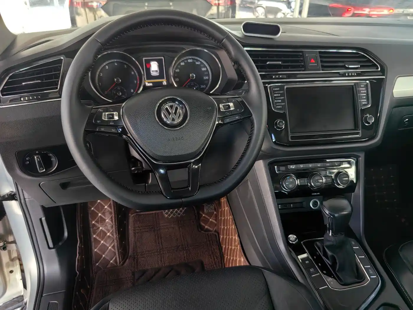 Volkswagen Tiguan L 2018 330TSI Automatic 2WD Luxury Edition фото 5