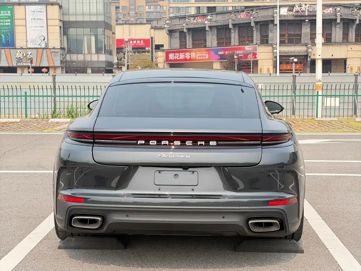 Photo 5 - Porsche Panamera