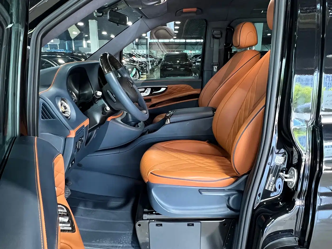 Mercedes-Benz Vito 2023 2.0T Elite 7-Seater фото 11