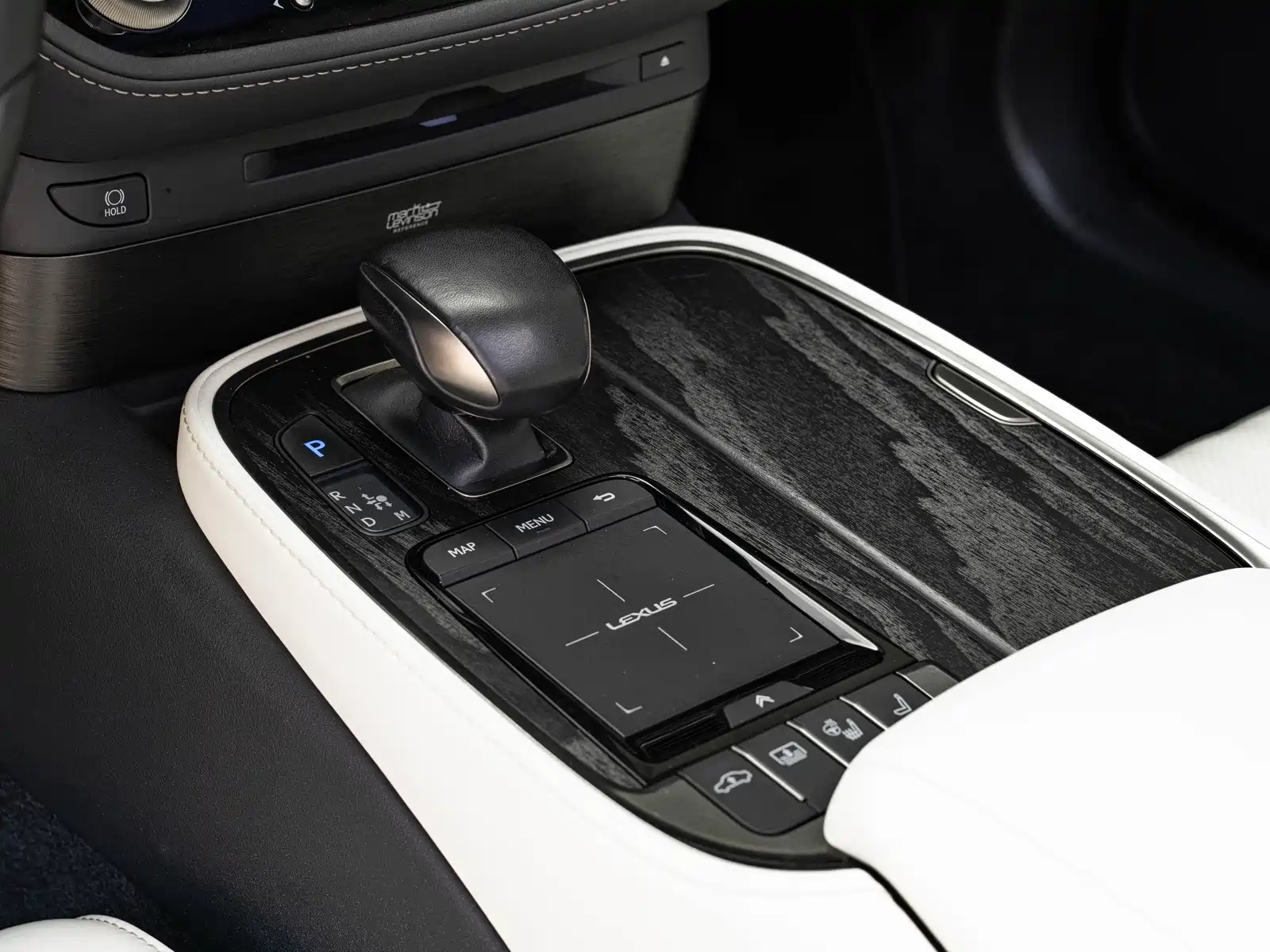 Фото 15 - Lexus LS