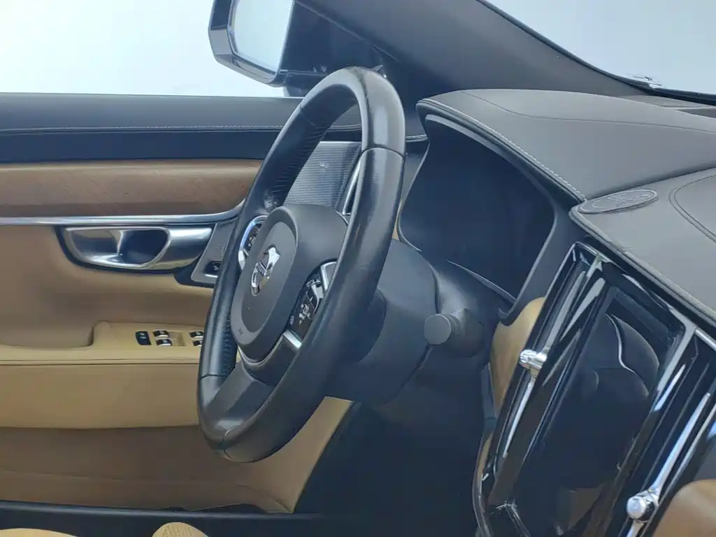 Фото 22 - Volvo S90