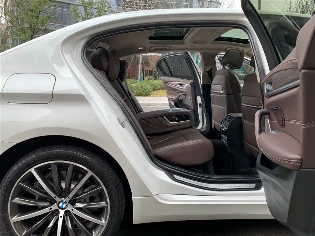 BMW 5 Series 2022 Model Third Facelift 530Li Premium M Sport Package фото 14