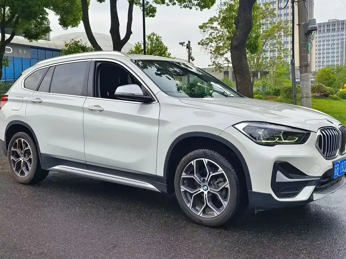 BMW X1 2022 sDrive20Li Fashion фото 2