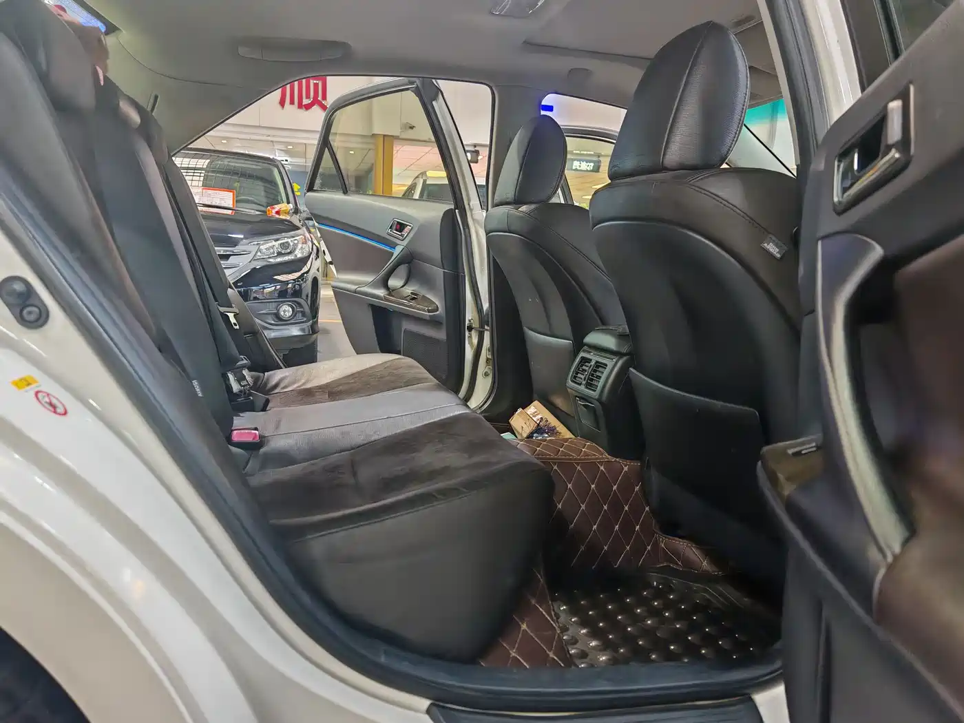 Toyota Reiz 2013 2.5V Premium Edition фото 11