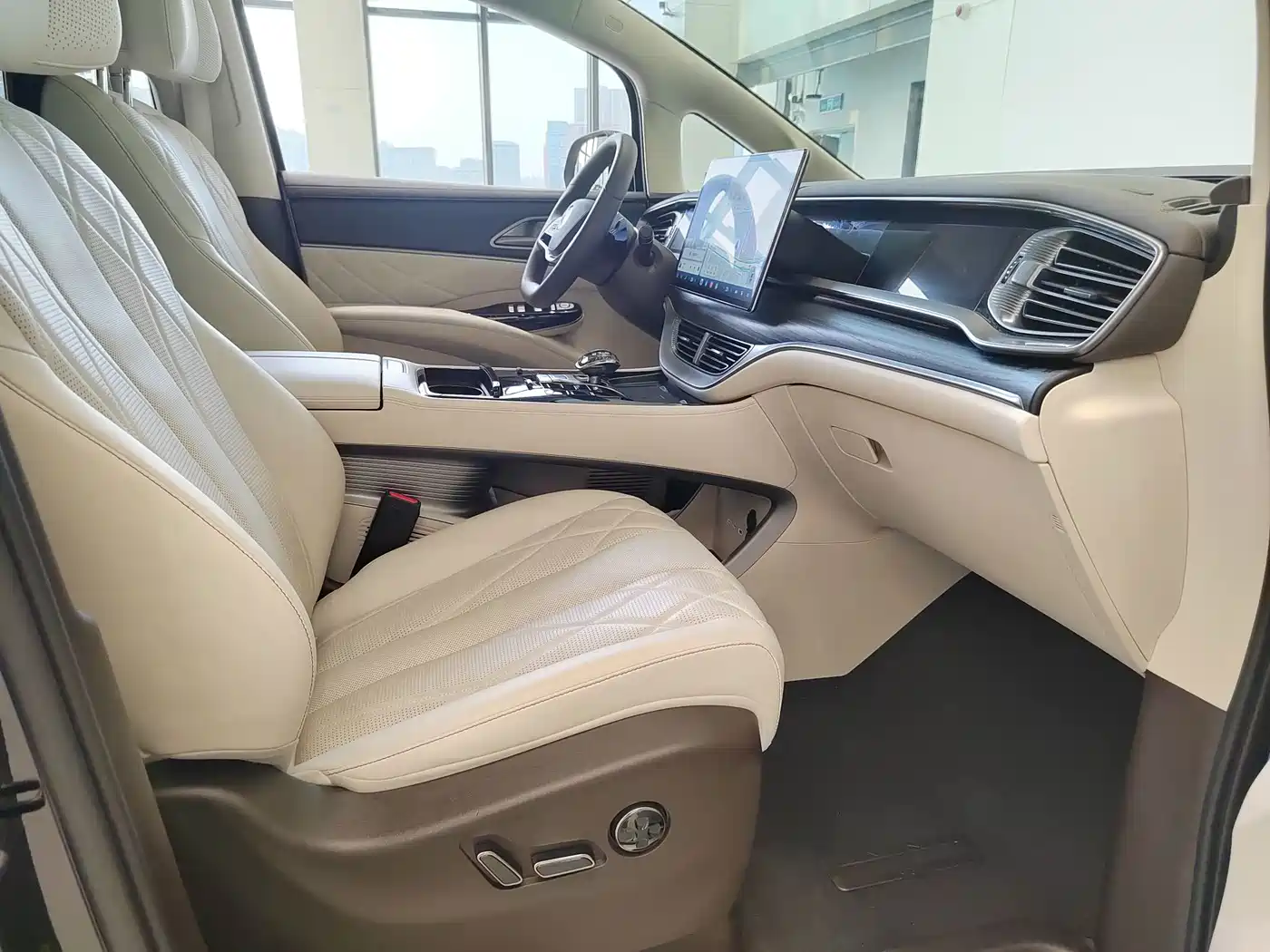 Denza D9 2025 2025 Model DM-i Smart Drive Edition 1020 AWD Flagship