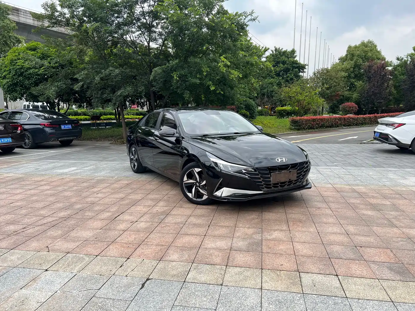 Hyundai Elantra 2021 1.5L CVT GLX Elite Edition фото 3