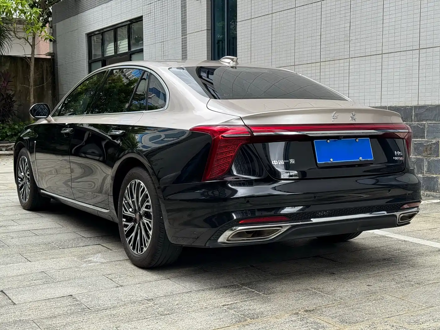 Hongqi H5 2023 2.0T Auto Smart Connect Flag Comfort фото 12
