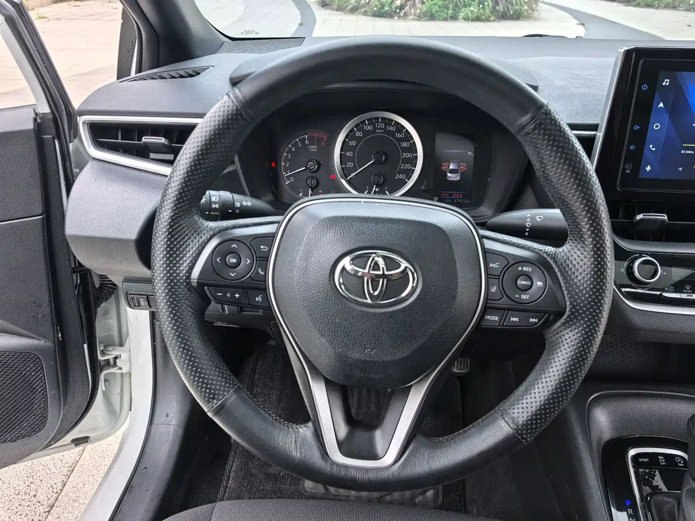 Toyota Levin 2021 185T CVT Luxury Edition фото 13