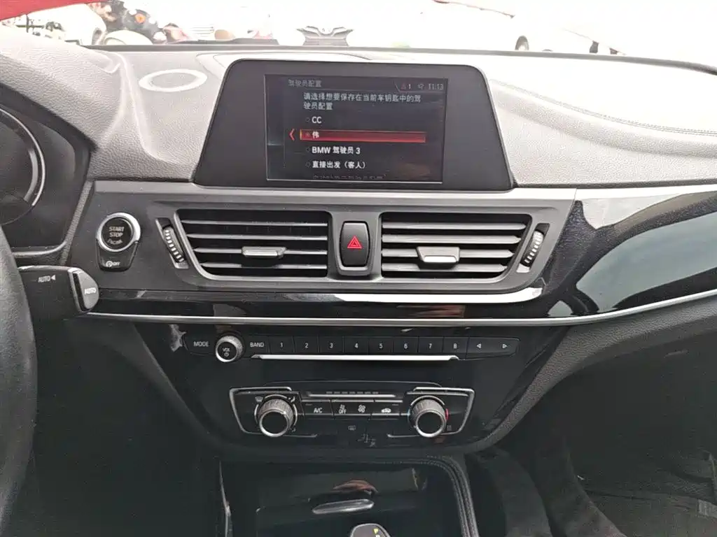 BMW 1 Series 2018 118i Sport Edition фото 13