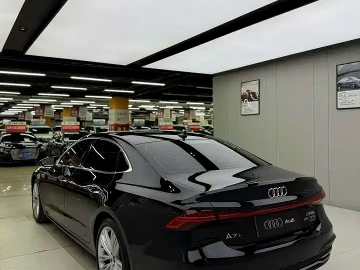 Audi A7L 2024 45 TFSI quattro Black Warrior Edition фото 3