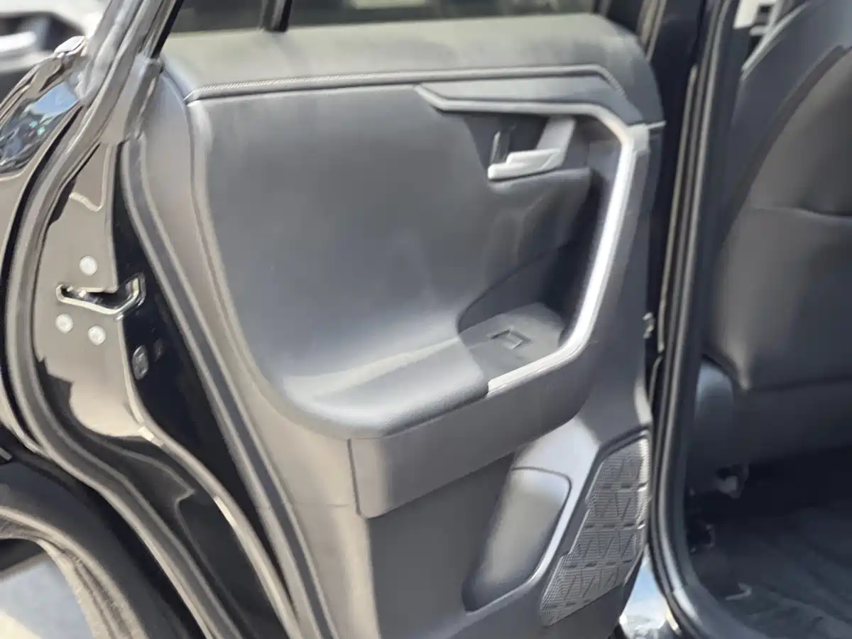 Toyota Wildlander 2023 2.0L CVT FWD Luxury PLUS фото 14