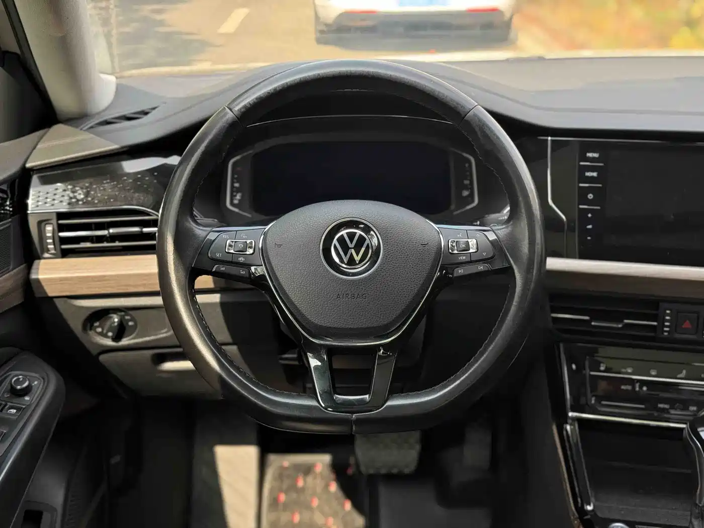 Volkswagen Passat 2019 330TSI Luxury Edition China VI фото 13