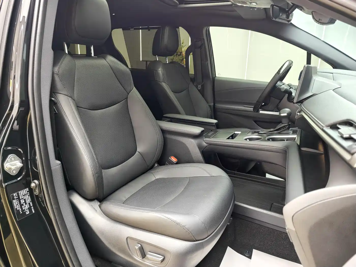 Toyota Sienna 2024 2.5L Hybrid Premium Edition фото 11
