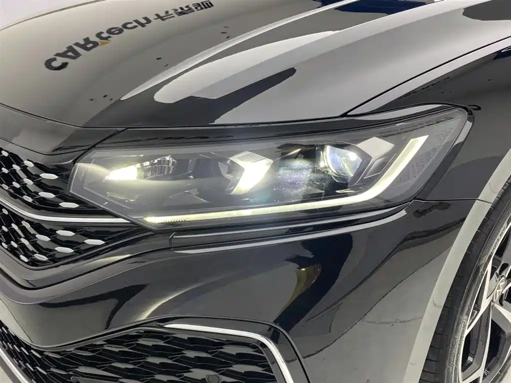 Volkswagen Passat 2023 Facelift 330TSI Starlight Elite Edition фото 9