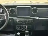 Фото 10 - Jeep Gladiator