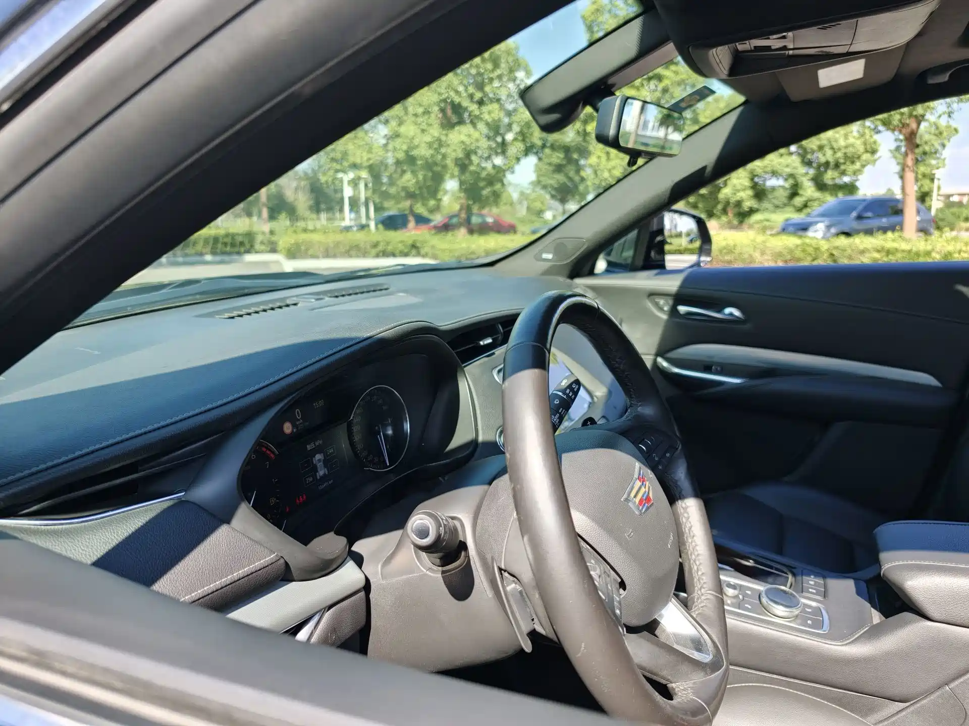 Photo 5 - Cadillac XT4